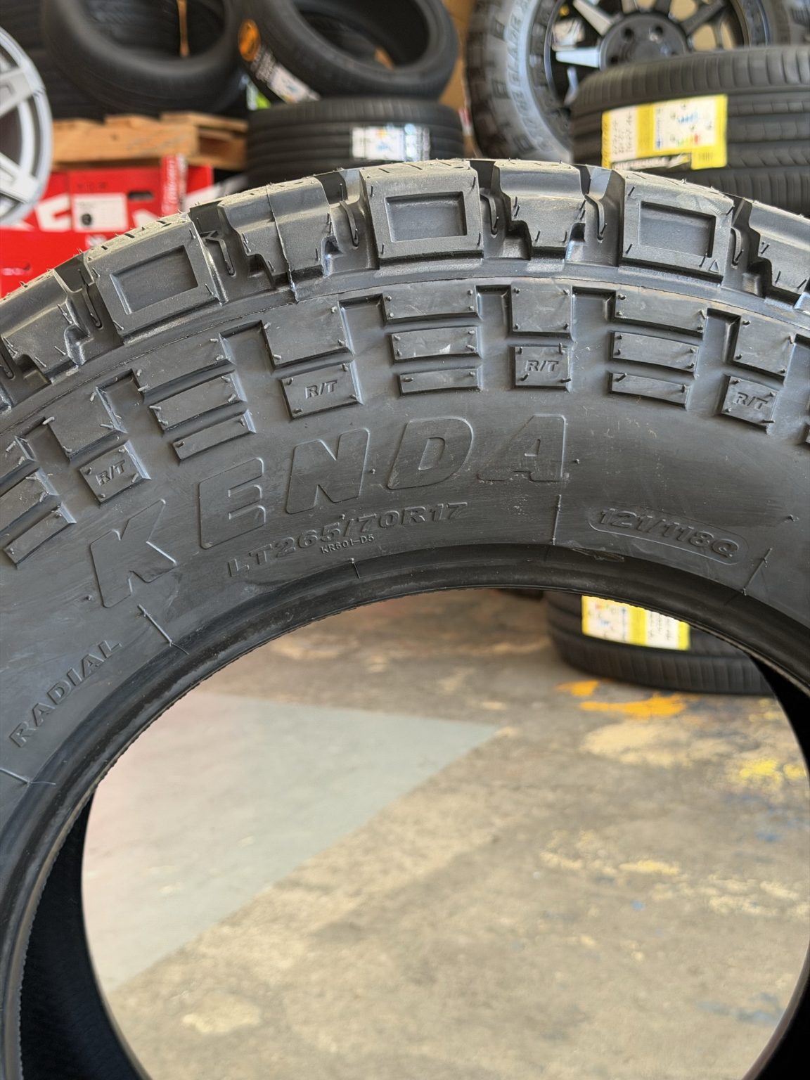 265/70R17 Kenda Klever KR601 R/T Tyre