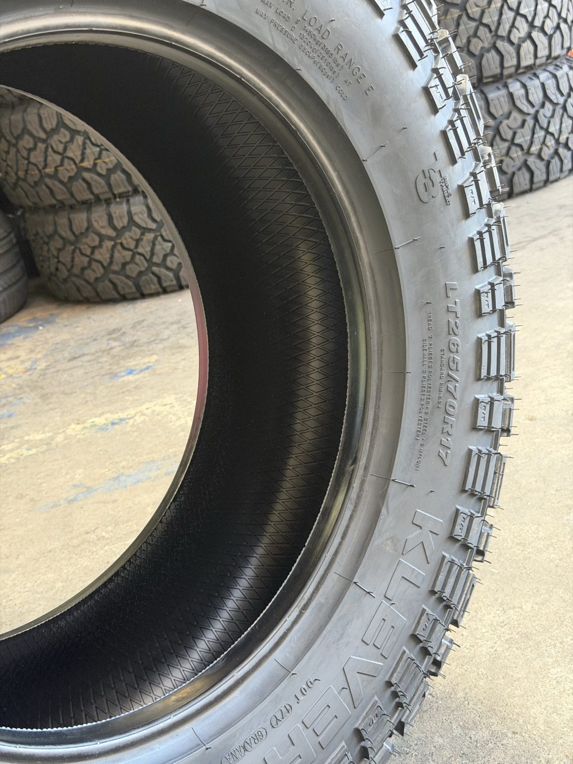 265/70R17 Kenda Klever KR601 R/T Tyre
