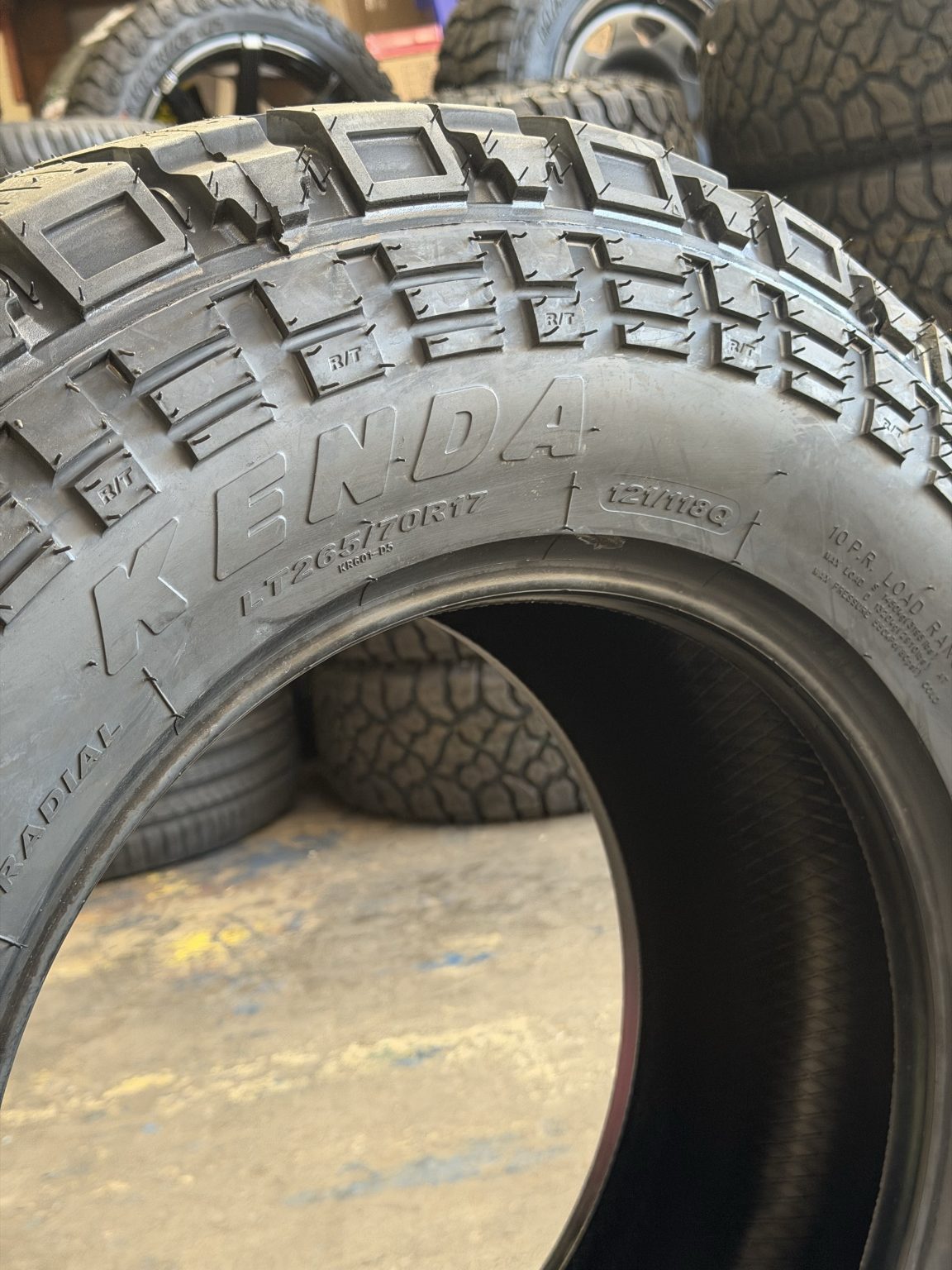 265/70R17 Kenda Klever KR601 R/T Tyre