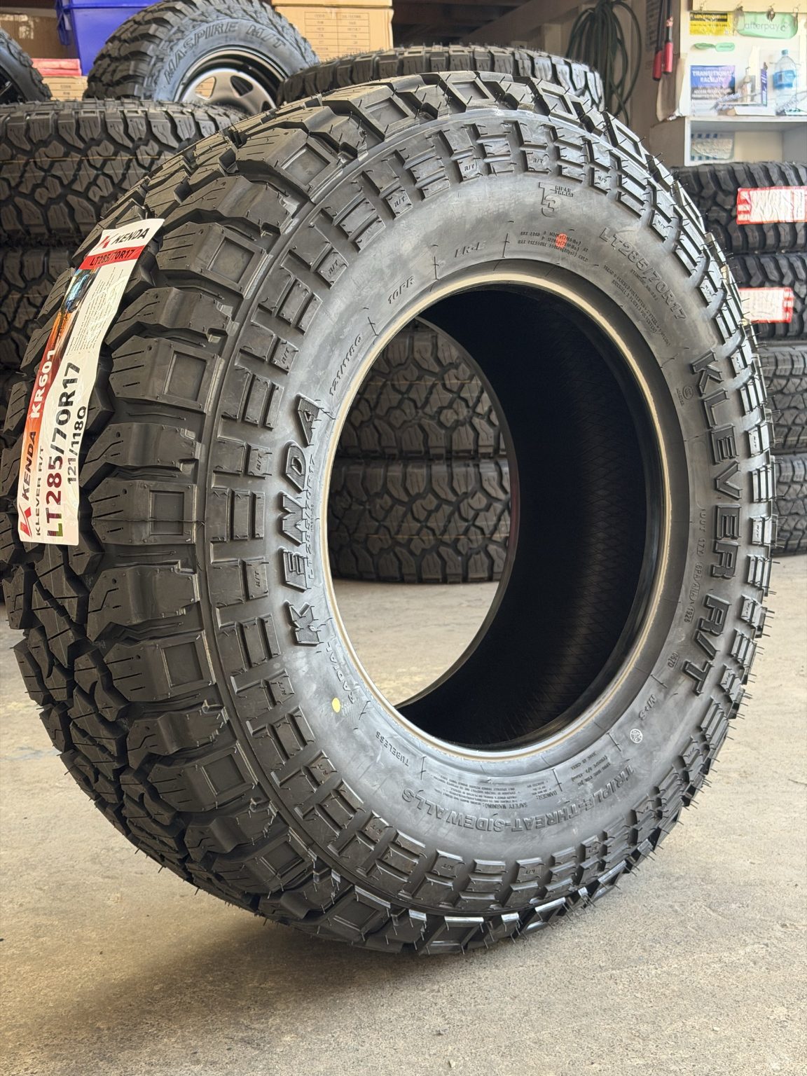 285/70R17 Kenda Klever KR601 R/T Tyre