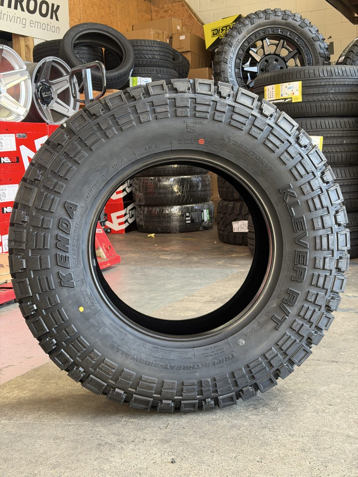 285/70R17 Kenda Klever KR601 R/T Tyre