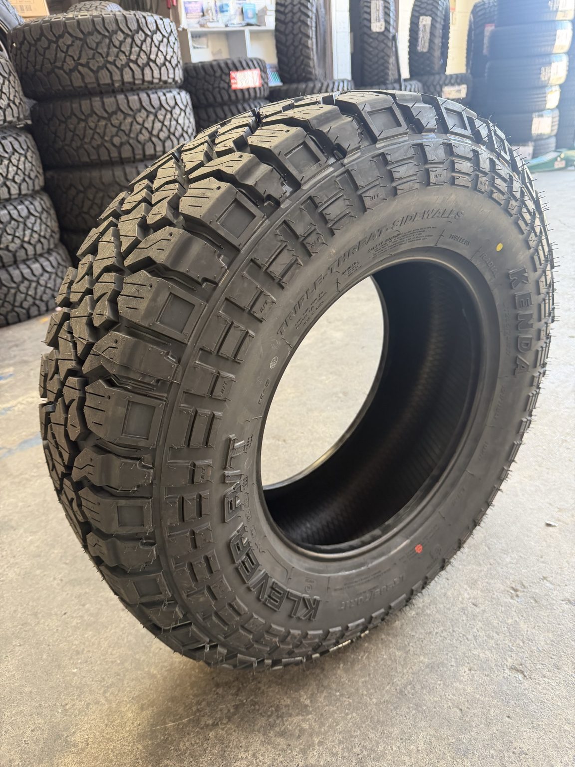 285/70R17 Kenda Klever KR601 R/T Tyre