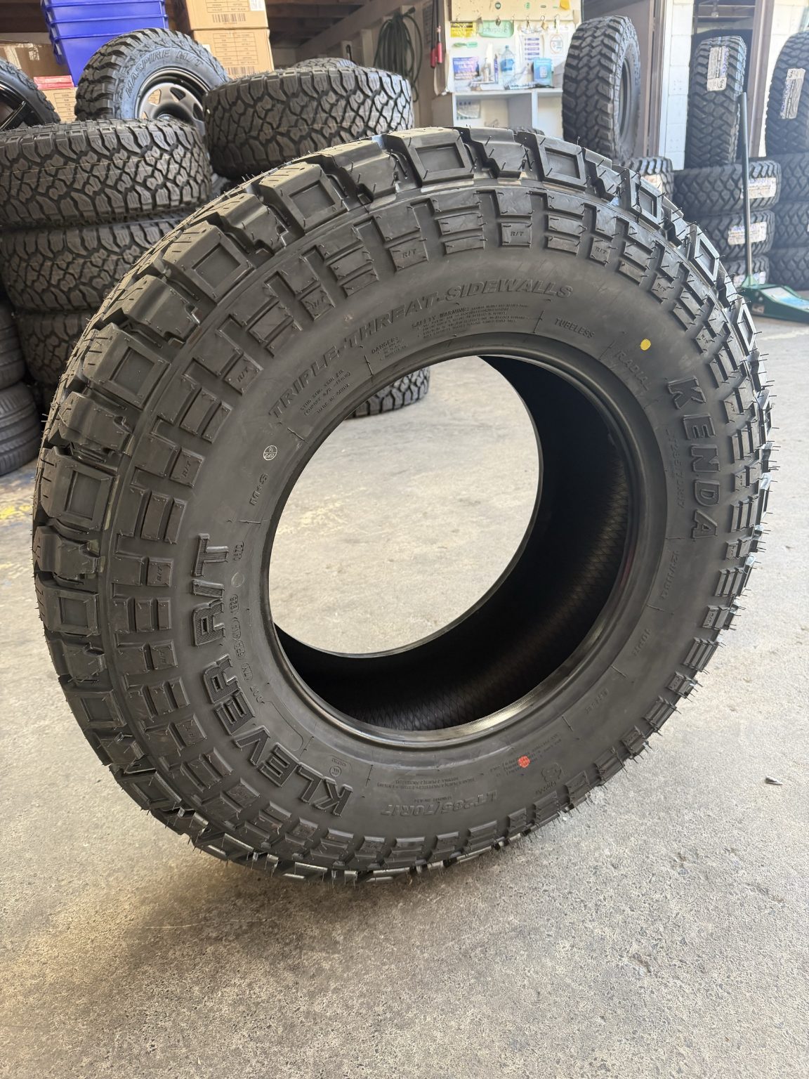 285/70R17 Kenda Klever KR601 R/T Tyre
