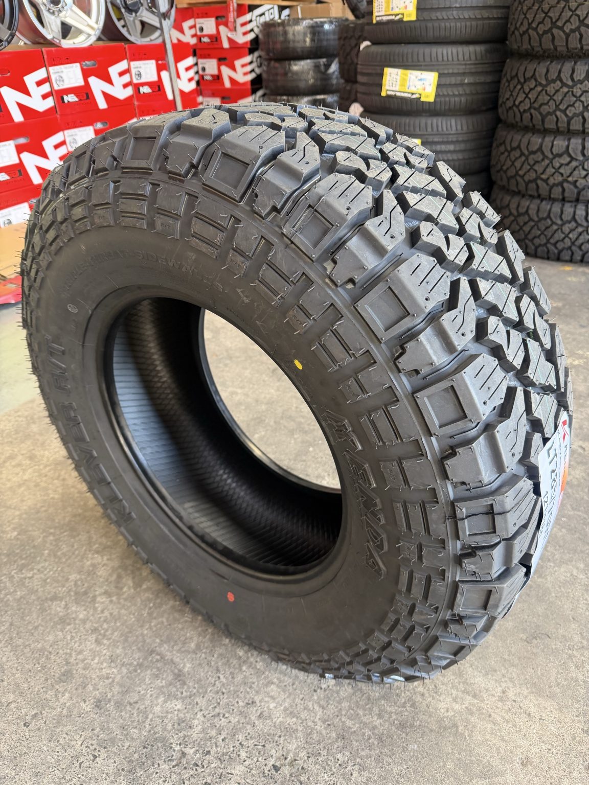 285/70R17 Kenda Klever KR601 R/T Tyre