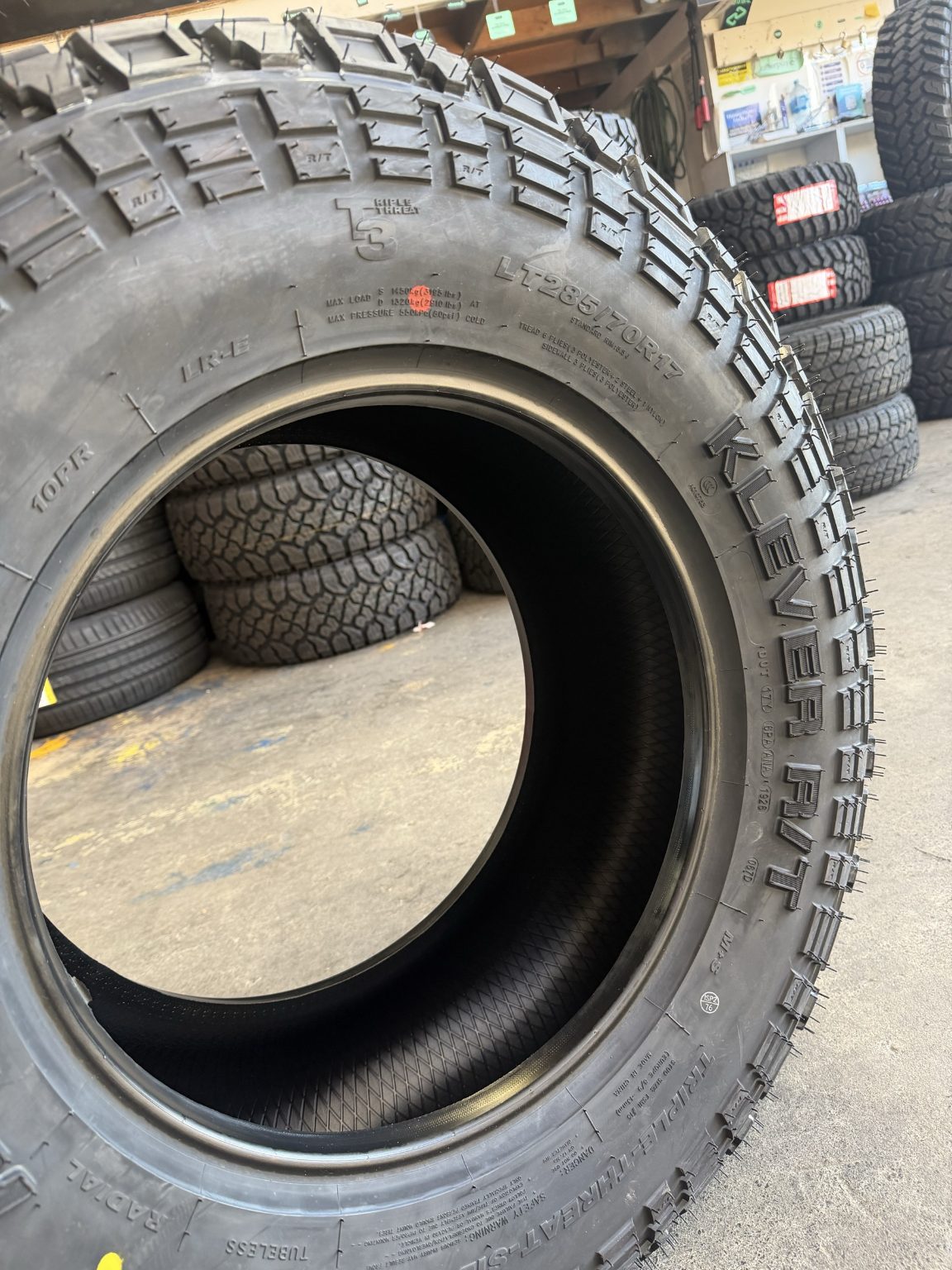 285/70R17 Kenda Klever KR601 R/T Tyre