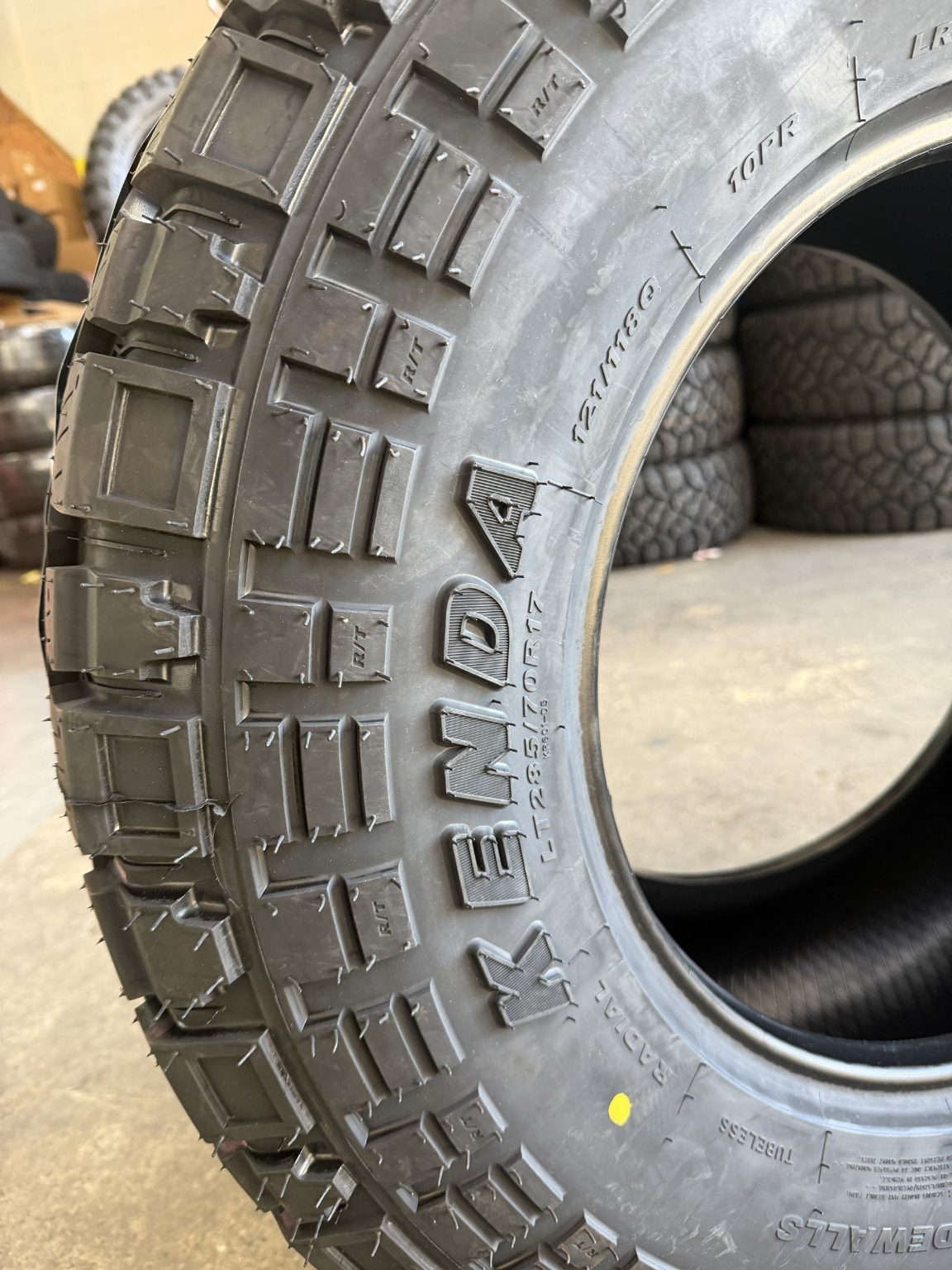 285/70R17 Kenda Klever KR601 R/T Tyre