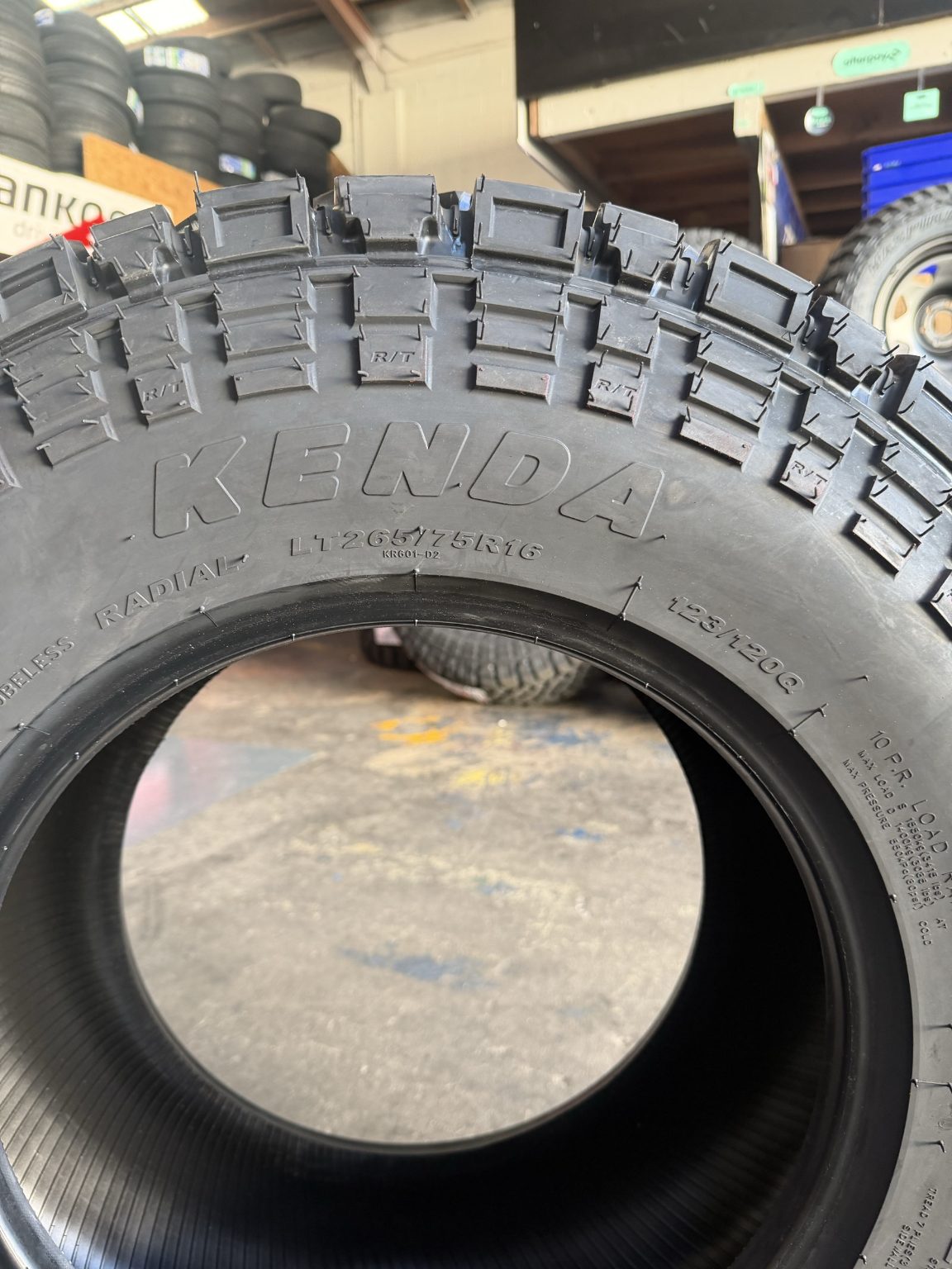 265/75R16 Kenda Klever KR601 R/T Tyre