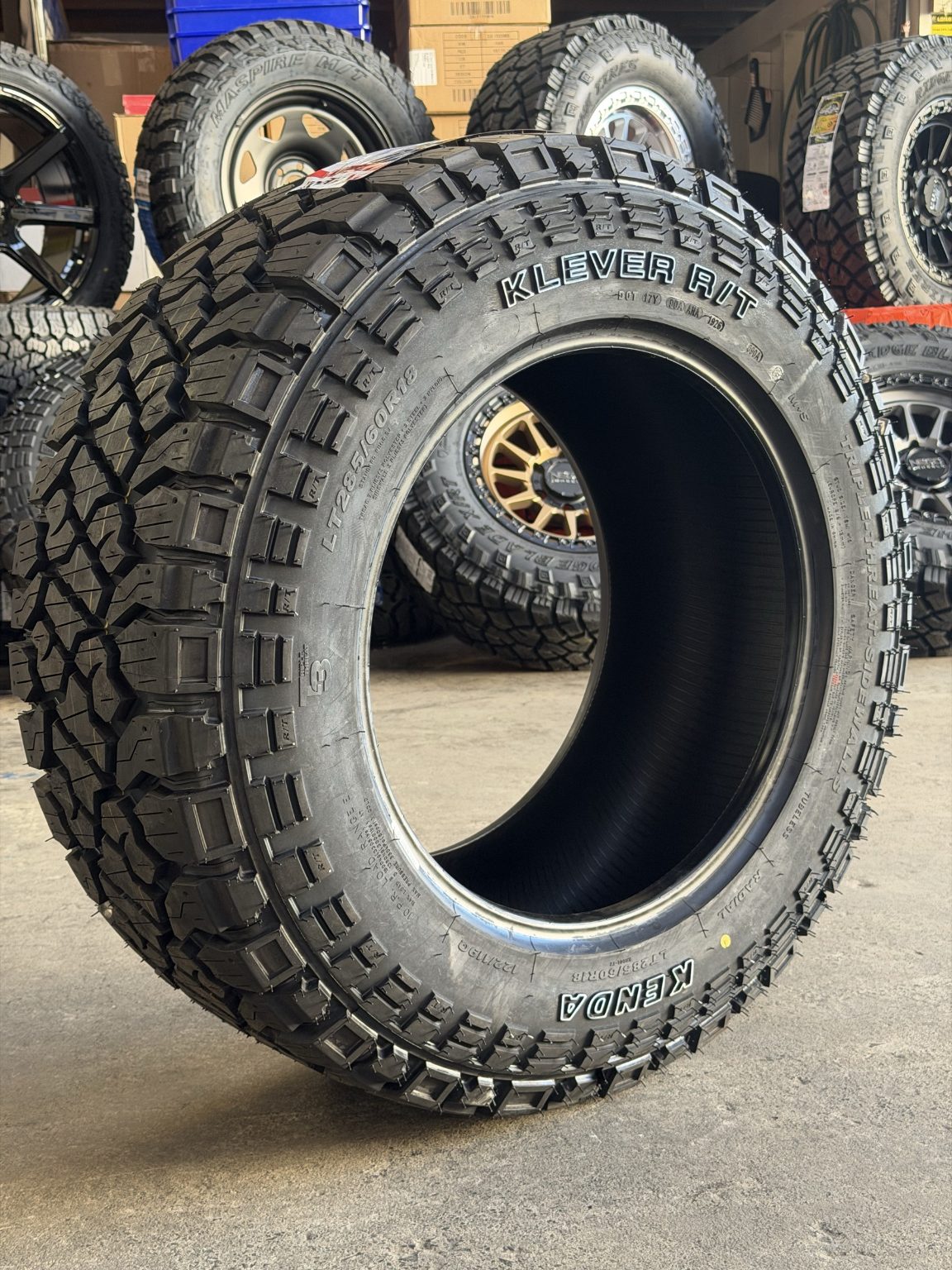 285/60R18 Kenda Klever KR601 R/T Tyre