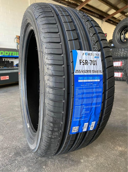 255/45R19 Fortune FSR-701 Tyre
