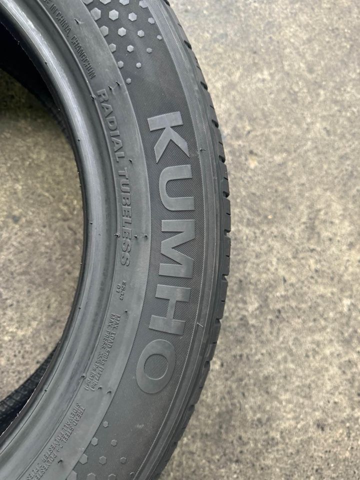 215/55R17 Kumho ES33 Ecowing 94V Tyre – Quiet, Fuel-Efficient All-Season Passenger Tyre