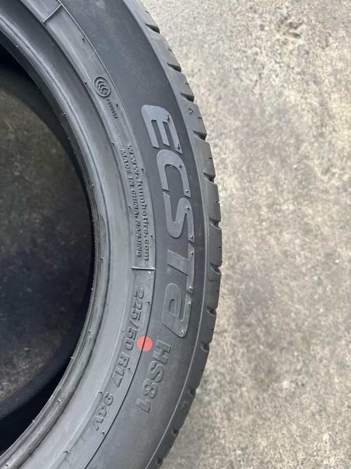 225/50R17 Kumho Ecsta HS81 94V Tyre – Quiet, Fuel-Efficient All-Season Premium Touring Tyre | Lowest Price NZ
