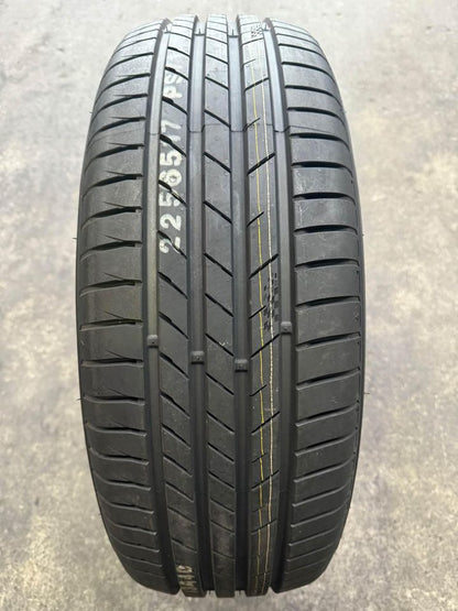 225/65R17 Kumho Ecsta PS71 SUV Tyre – High-Performance Grip | Lowest Price NZ