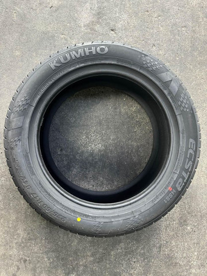 225/50R17 Kumho Ecsta HS81 94V Tyre – Quiet, Fuel-Efficient All-Season Premium Touring Tyre | Lowest Price NZ