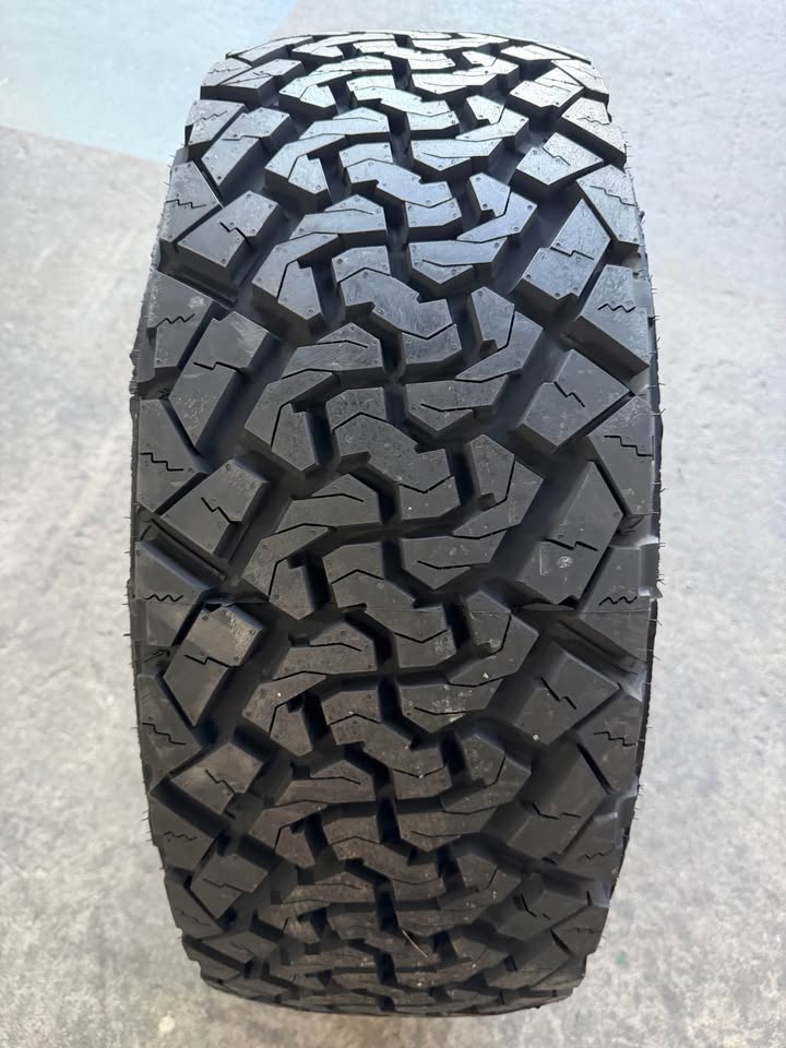 275/55R20 Venom Power Terra Hunter X/T Tyre