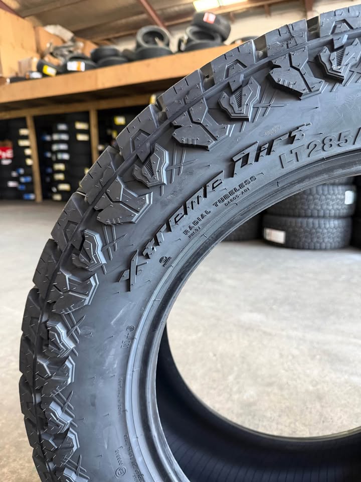 285/55R20 VENOM POWER SWAMPTHING ALL TERRAIN TYRE