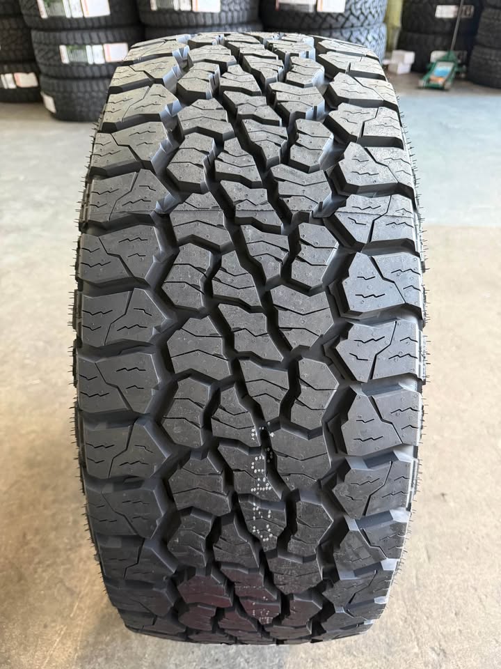 285/55R20 VENOM POWER SWAMPTHING ALL TERRAIN TYRE